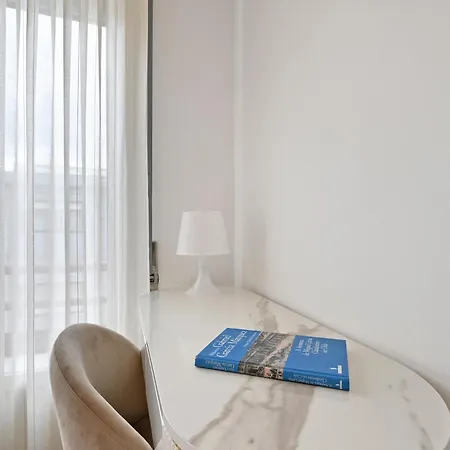 Apartament White Stripes House Of Music