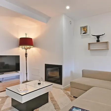 Apartment White Stripes House Of Music Porto